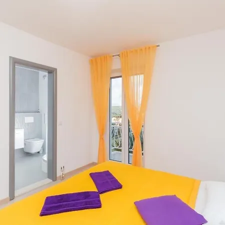 Enzian Apartman Mlini