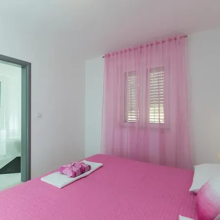 Enzian Apartman *